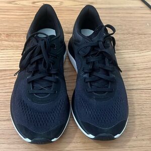 Lululemon size 7 chargefeel shoe.